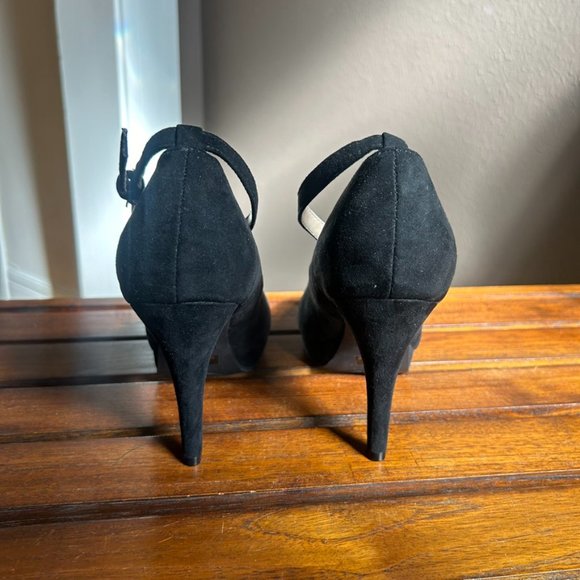 UNISA Black Suede Platform Pumps w/ Ankle Strap - Never Worn - 6M - Picture 3 of 6
